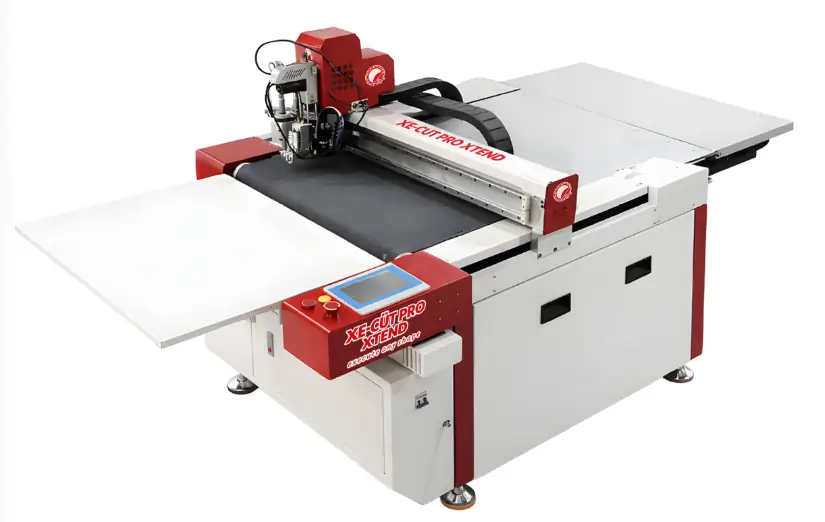 Compact digital flatbed cutter for large sheets – SigLoch XE-CÜT Pro XTEND